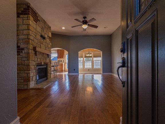 4th image of 846 S Cobble Creek Boulevard