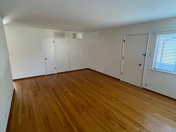 4th image of 315 Waverley St APT 4