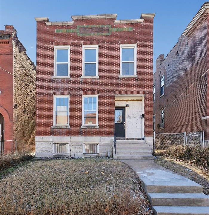 1st image of 816 McLaran Ave