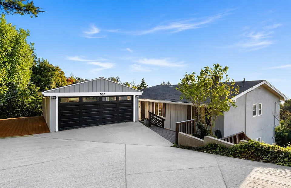 9154 Skyline Blvd #3