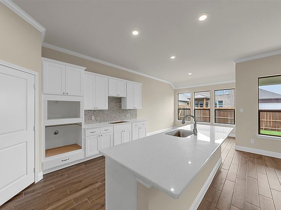 4th image of 1508 Addison Dr