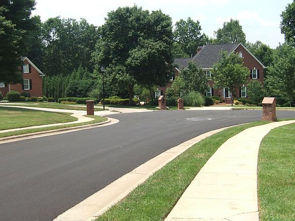 A  Cul De Sac. Good neighbors