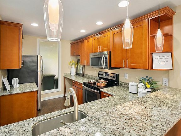 5th image of 6453 139th Pl NE APT 41