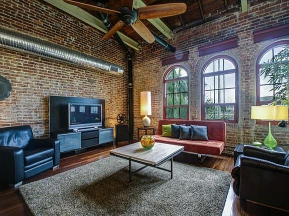 2nd image of 1501 W Horatio St APT 226