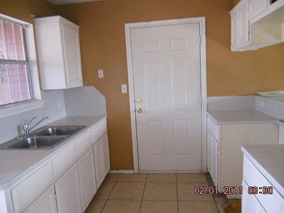3rd image of 2128 Fullerton Ave