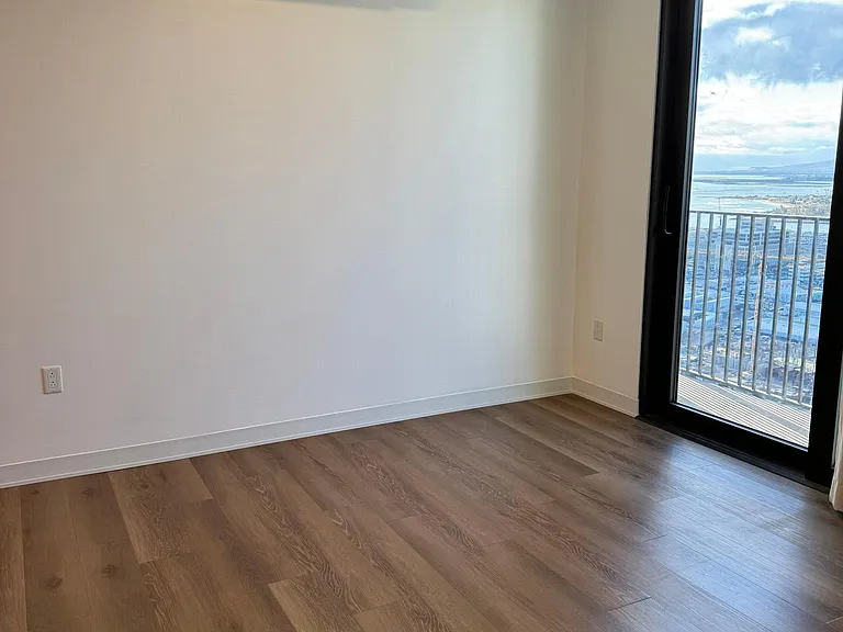 987 Queen St #3807 — Photo 4