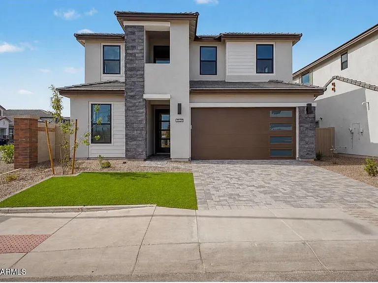 1131 E Yellowstone Pl — Photo 1