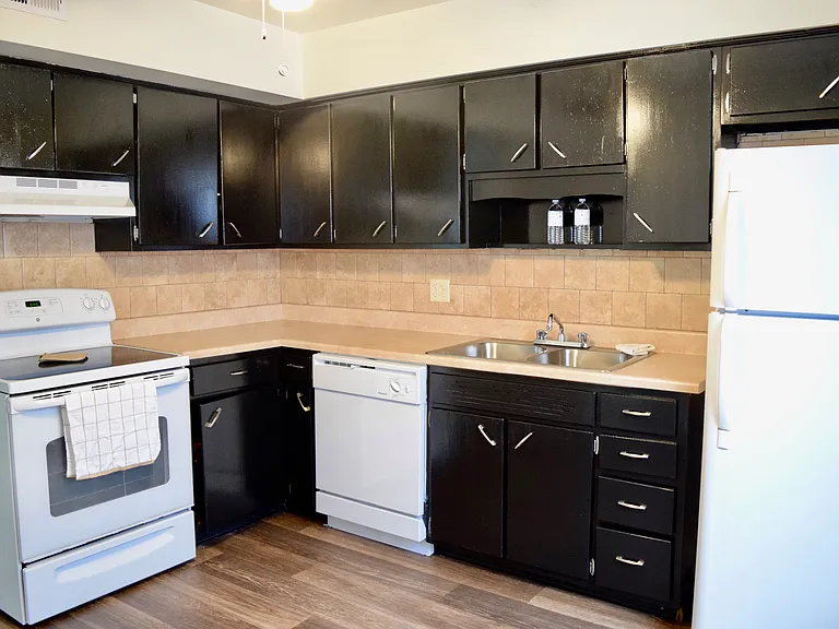 Mayfair Apartments — Photo 6