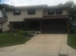 2532 S 95th St, West Allis, WI 53227
