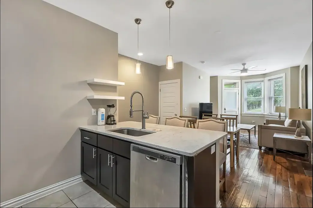 4 bed, 1400 sqft, $1,800 — Photo 2