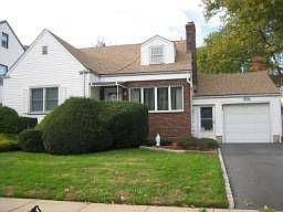 2nd image of 816 Bishop St