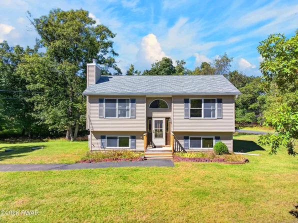 155 Mallard Ln, Bushkill, PA 18324