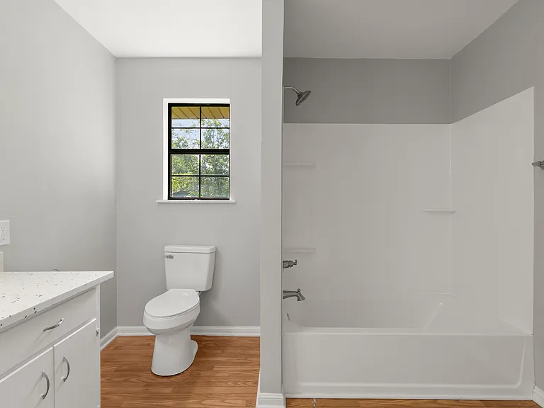 300 Oak Ln — Photo 21