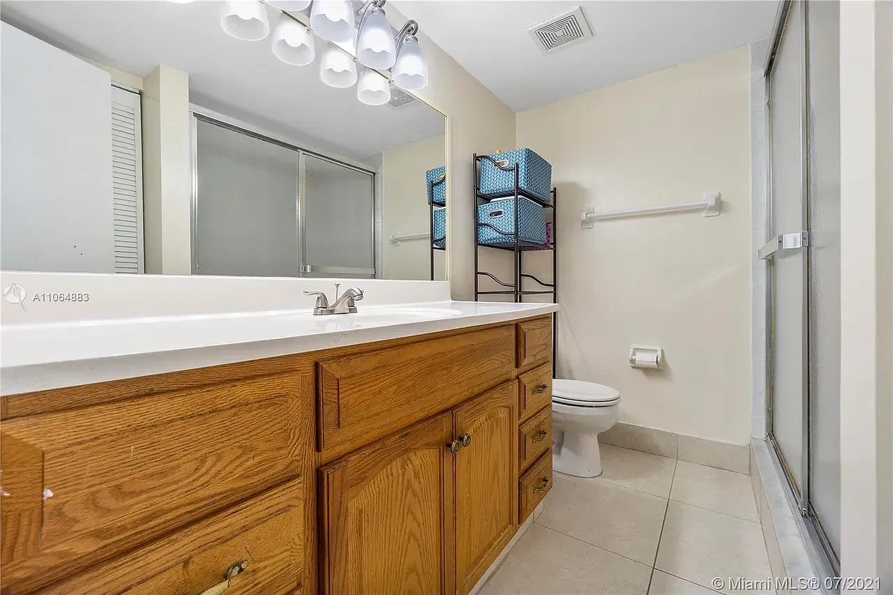 2 bed, 1080 sqft, $2,200 — Photo 4