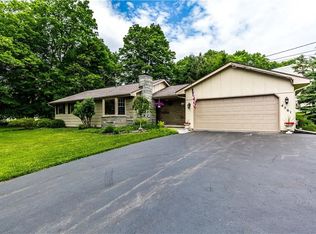 4561 Meadowridge Dr, Manlius, NY 13104