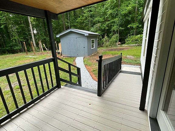 3rd image of 906 Jefferson River Rd