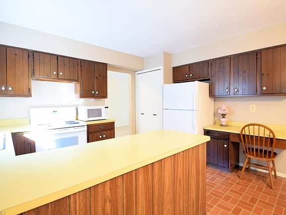 3rd image of 16979 Stag Thicket Ln