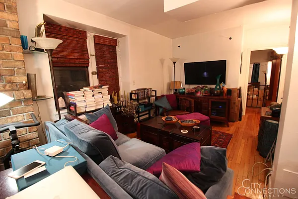 Rented by City Connections Realty | media 18