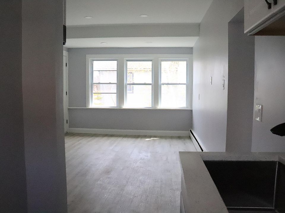 1st image of 92 Bassett St
