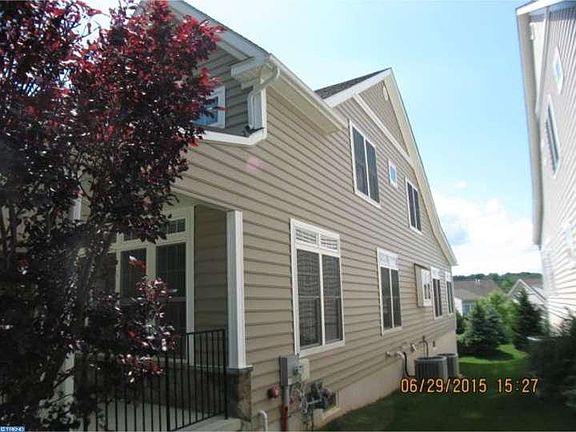 3rd image of 1105 Balfour Cir
