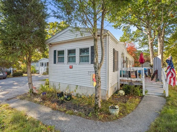 11 Chestnut Cir, Rockland, MA 02370