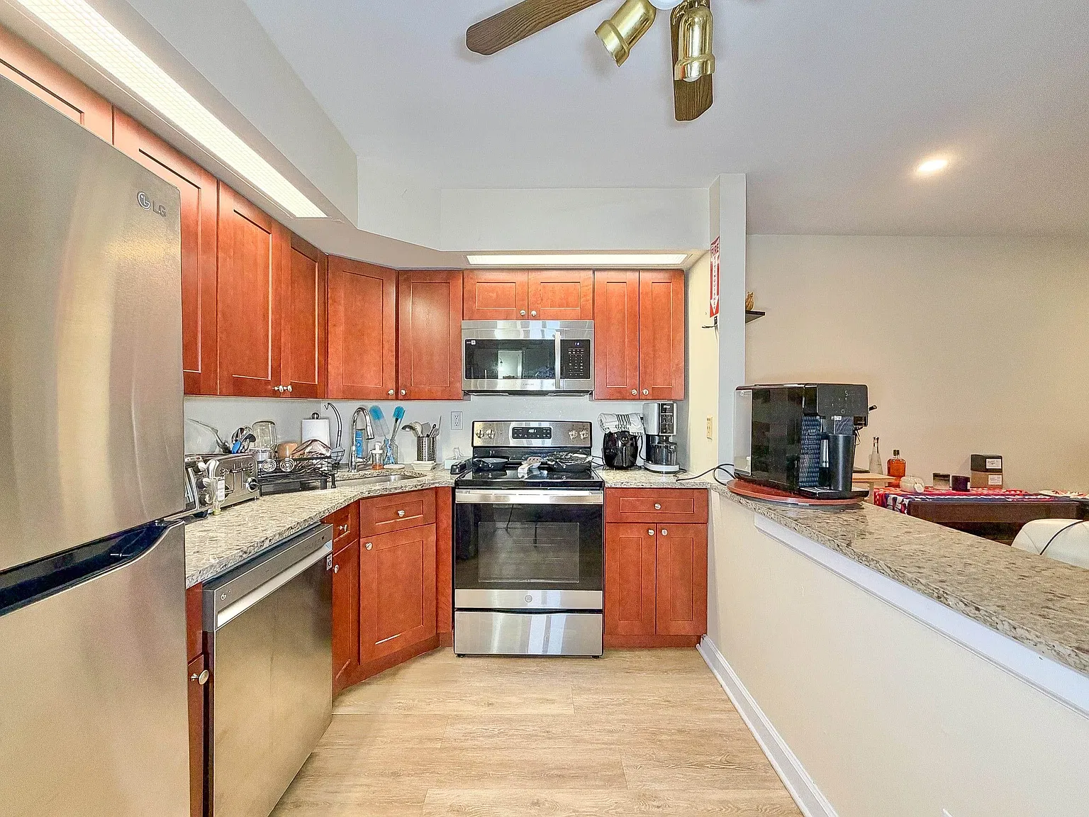 2 bed, 2.0 bath, $2,700 — Photo 4