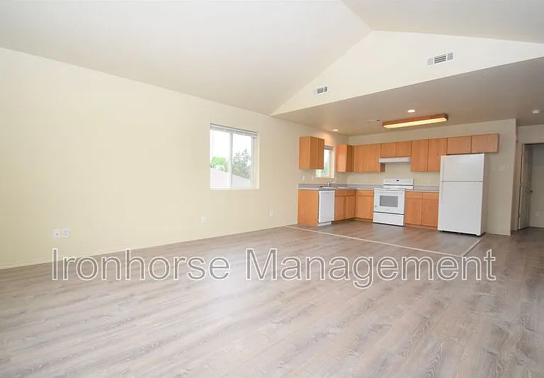 509 N Hunters Way — Photo 3