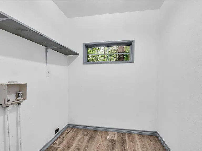 1381 Harrell Rd — Photo 9