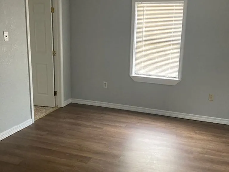 608 Sarrazin Ave — Photo 4