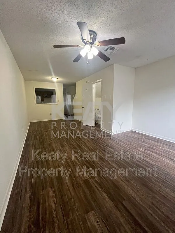 2 bed, 1.5 bath, 1000 sqft, $800 — Photo 2