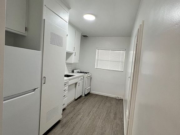 2nd image of 1247 Lincoln Blvd #1249-B