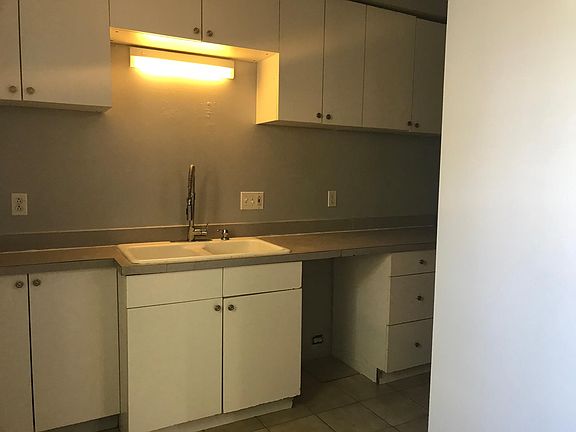 4th image of 2084 W 98th St