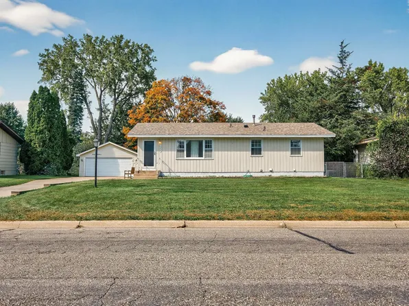 157 Oak Park Dr NE, Blaine, MN 55434