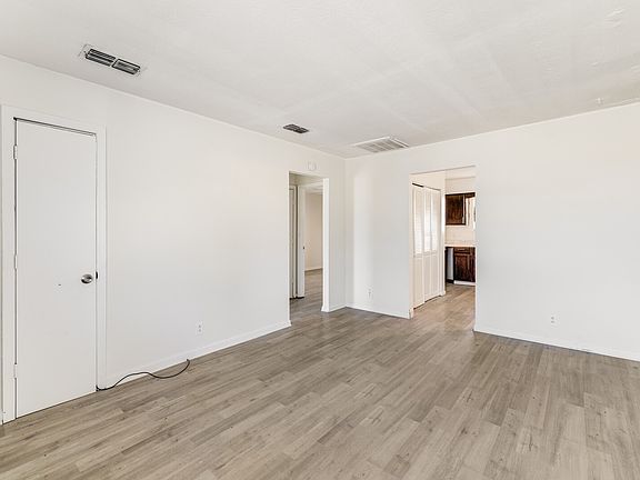 5th image of 2844 Vista Ln
