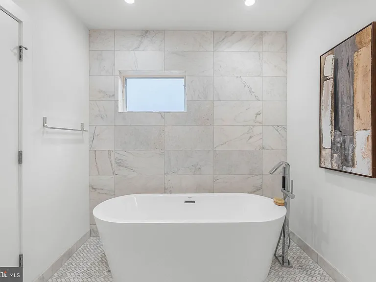 237 N 23rd St #1 — Photo 14
