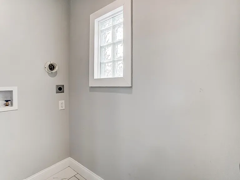 2036 Garrard St — Photo 20