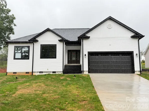 1204 Spring Time Ct SW, Lenoir, NC 28645