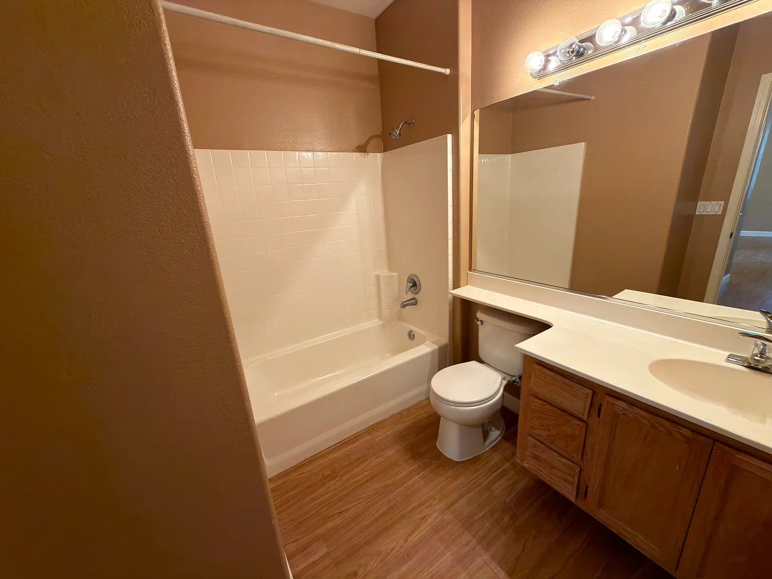 3 bed, 1355 sqft, $2,850 — Photo 4