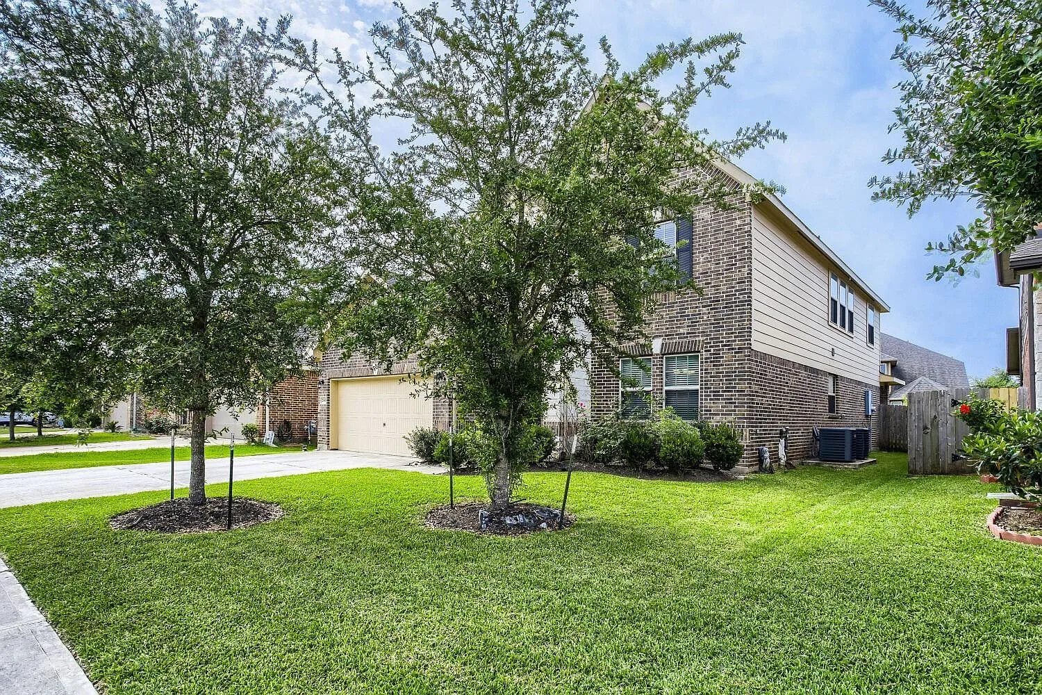 5 bed, 3.5 bath, 3162 sqft, $2,800 — Photo 3