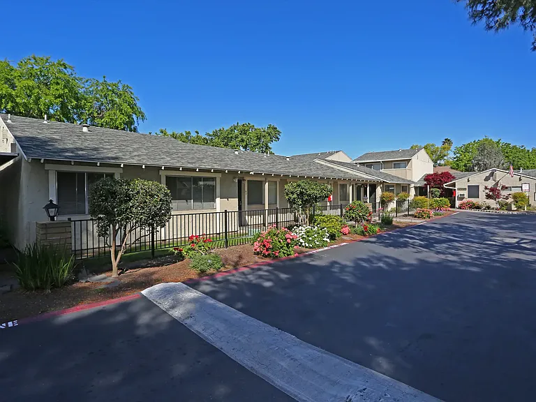 Casa de Paz Apartments — Photo 15