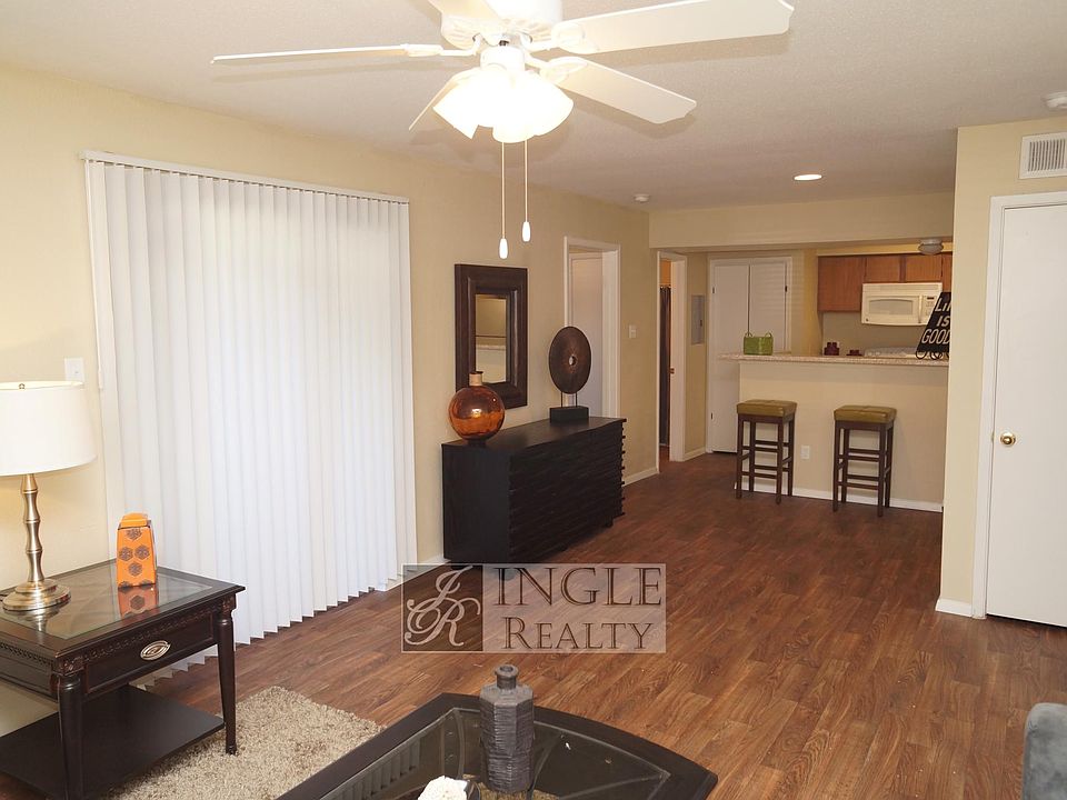 1st image of 203-1401 Clarewood Dr #203