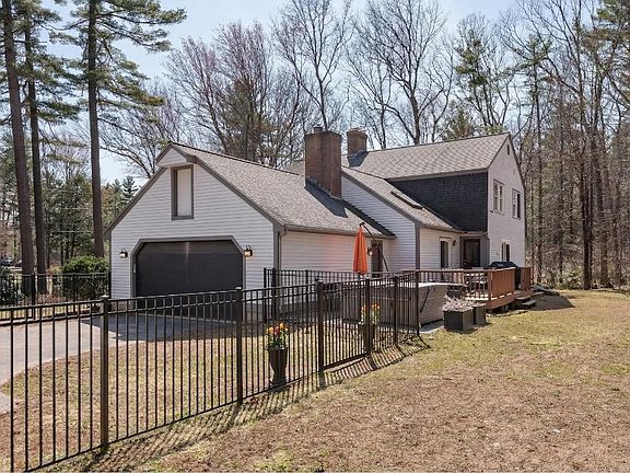 3rd image of 22 Colonial Way