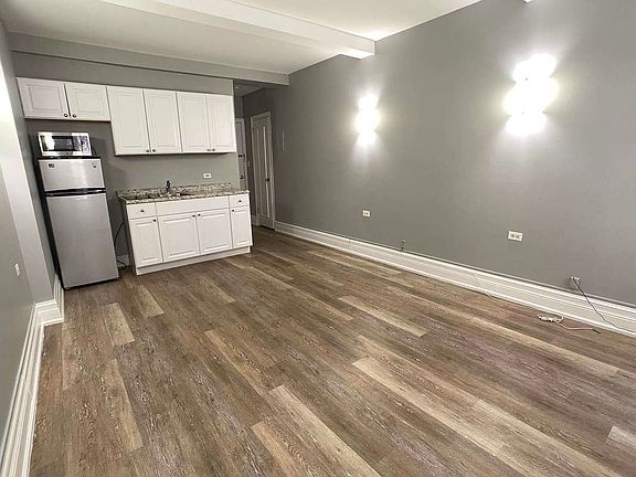 2nd image of 240 W 73rd St APT 605