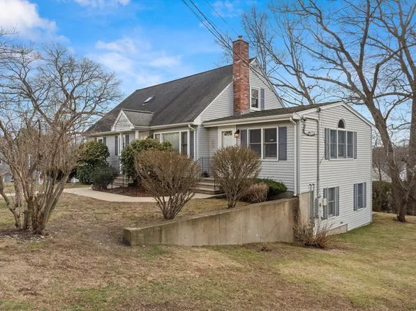 44 Sylvanus Wood Ln, Woburn, MA 01801