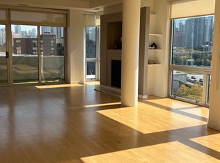 1035 W Huron St APT 602, Chicago, IL 60642