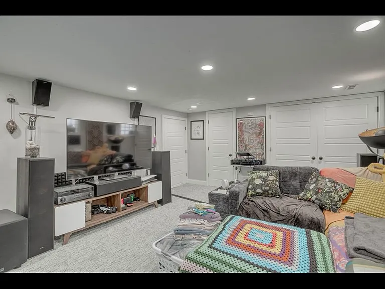 229-235 W 4th St #236 — Photo 10