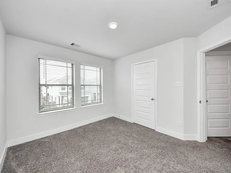 4423 Santorini Ln — Photo 30