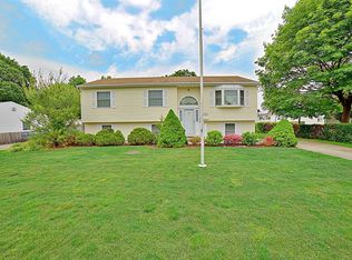 101 Eastwood Ave, Deer Park, NY 11729