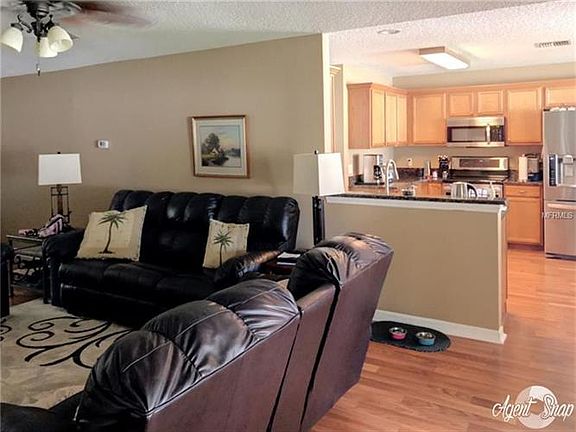 4th image of 1601 Poinsettia Way