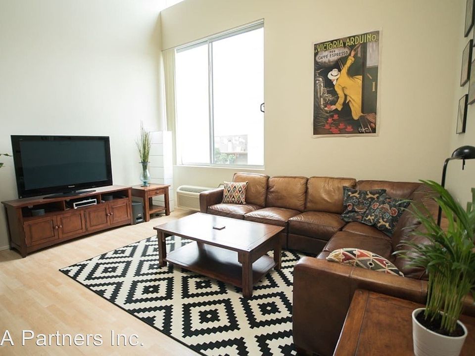 1st image of 320 W Ash St APT 403